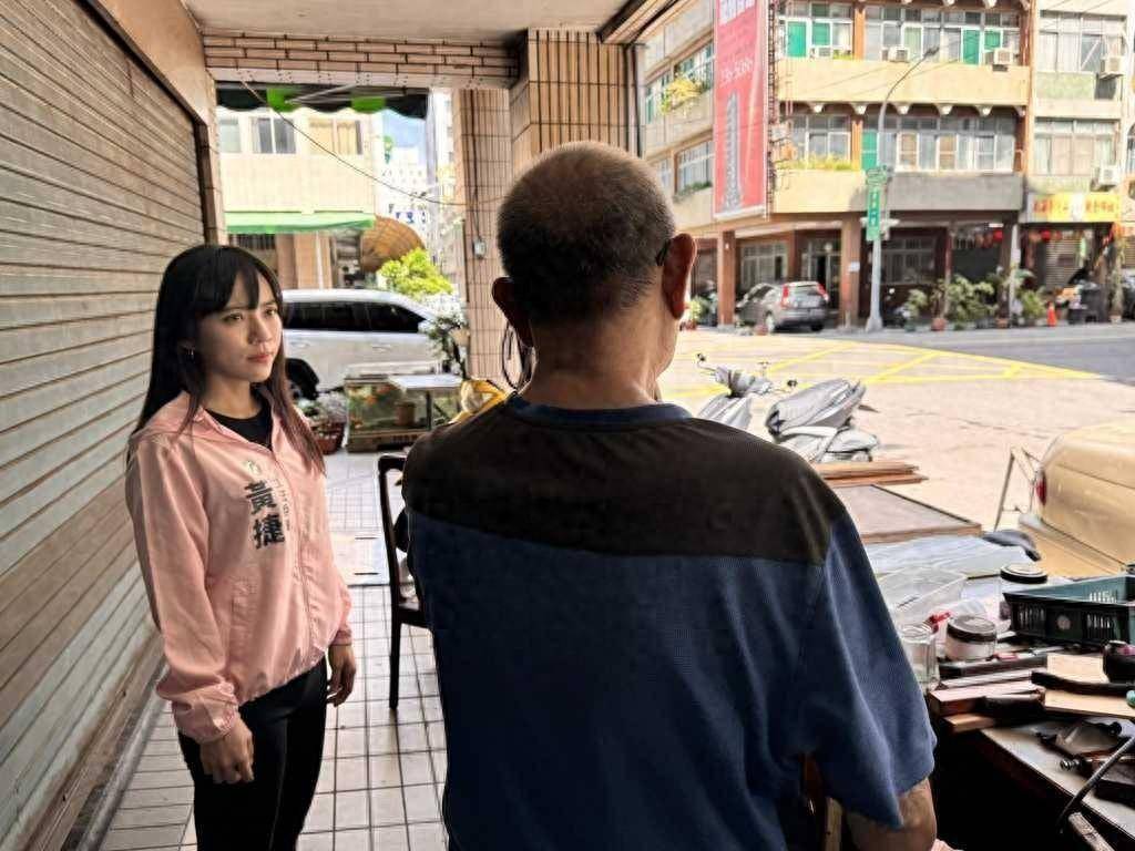 只会作秀!黄捷不学无术,或成台湾选举史上第一个被罢免两次的人_因为_选区_时候