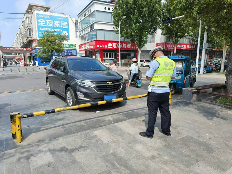 东平交警图片