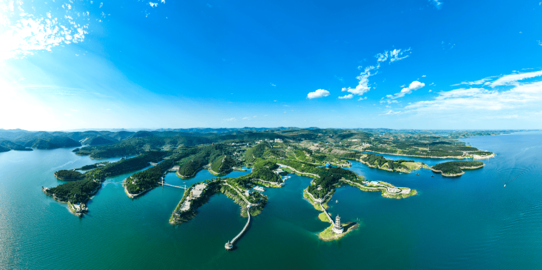 《西游记》第一回坐禅谷景区,位于亚洲最大的人工淡水湖丹江口水库