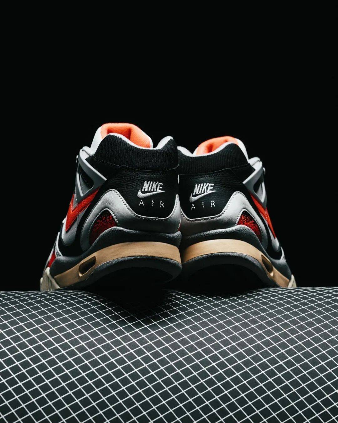 air yeezy 2 都模仿它!nike「传奇球鞋」复刻回归!