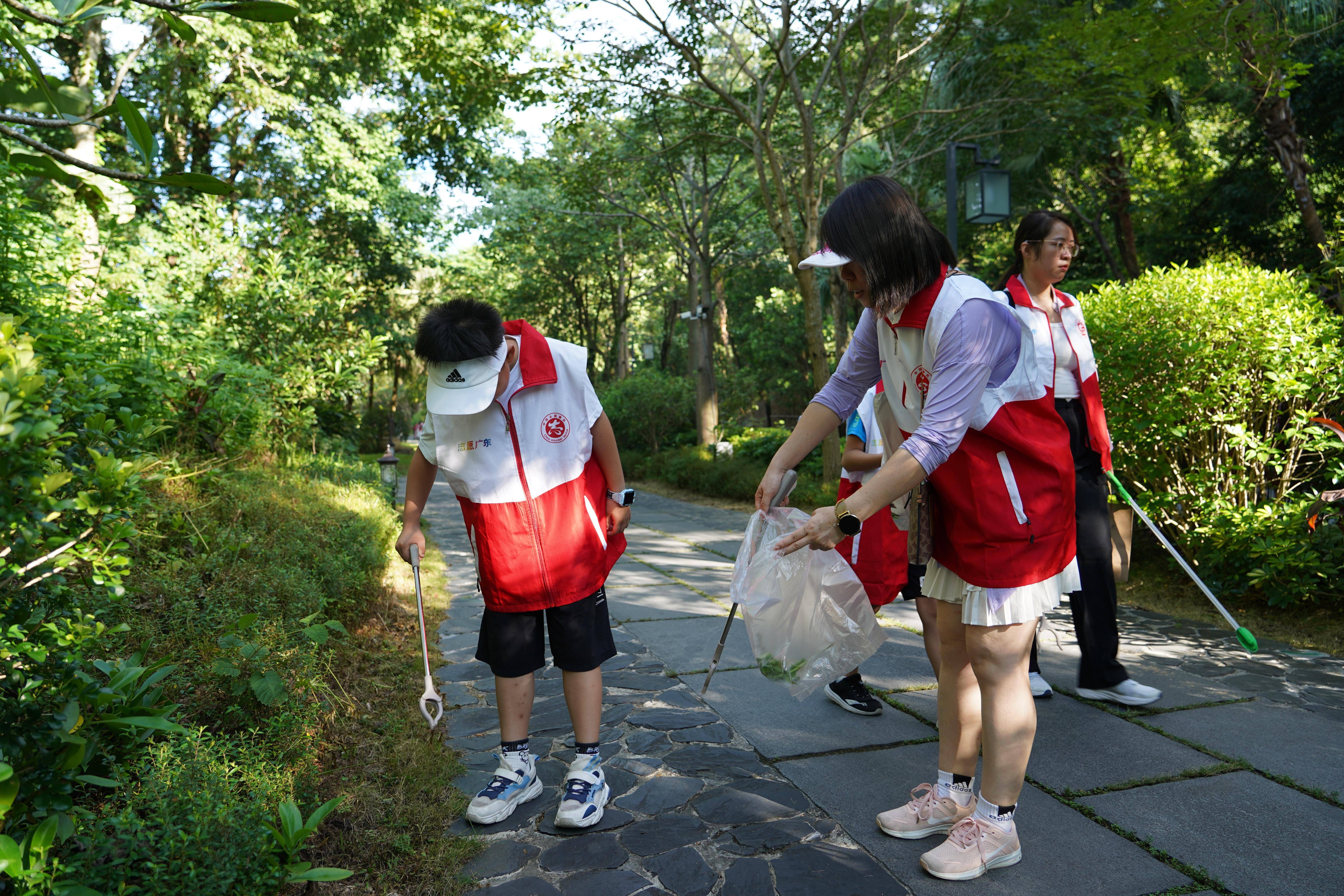 文化 公益 健康!惠州百余名"捡跑人"沿东坡足迹前行