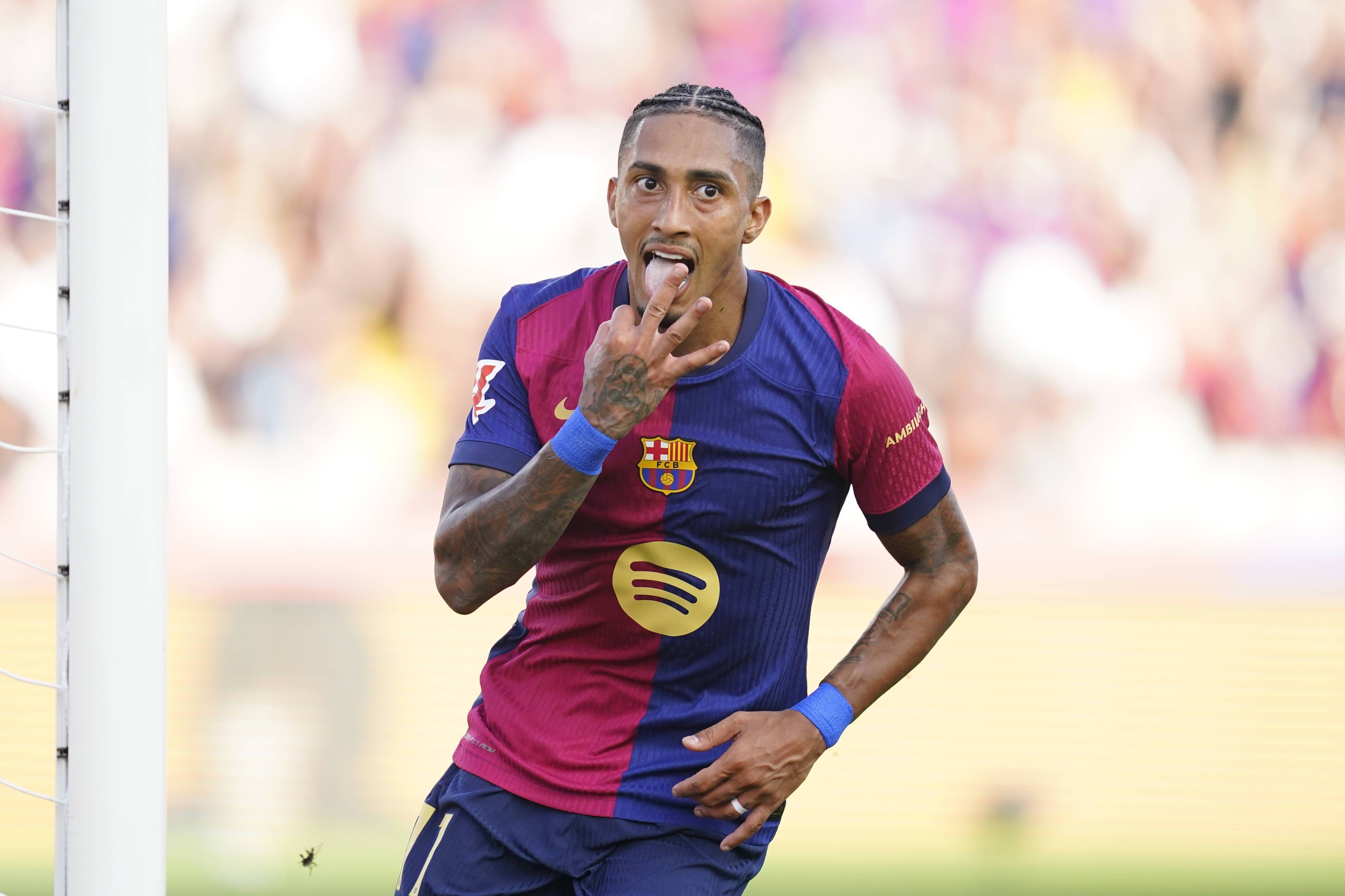 世体专栏:拉菲尼亚从"炮灰"变成了巴萨无可争议的首发球员_比赛_进攻_