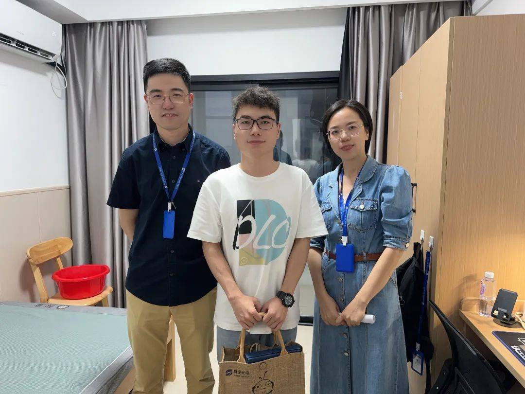 关怀入寝,以心暖新