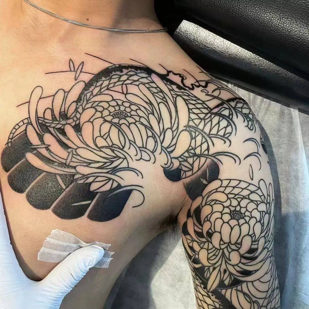 女生背后纹身图| TikTok, image size:1080x1080