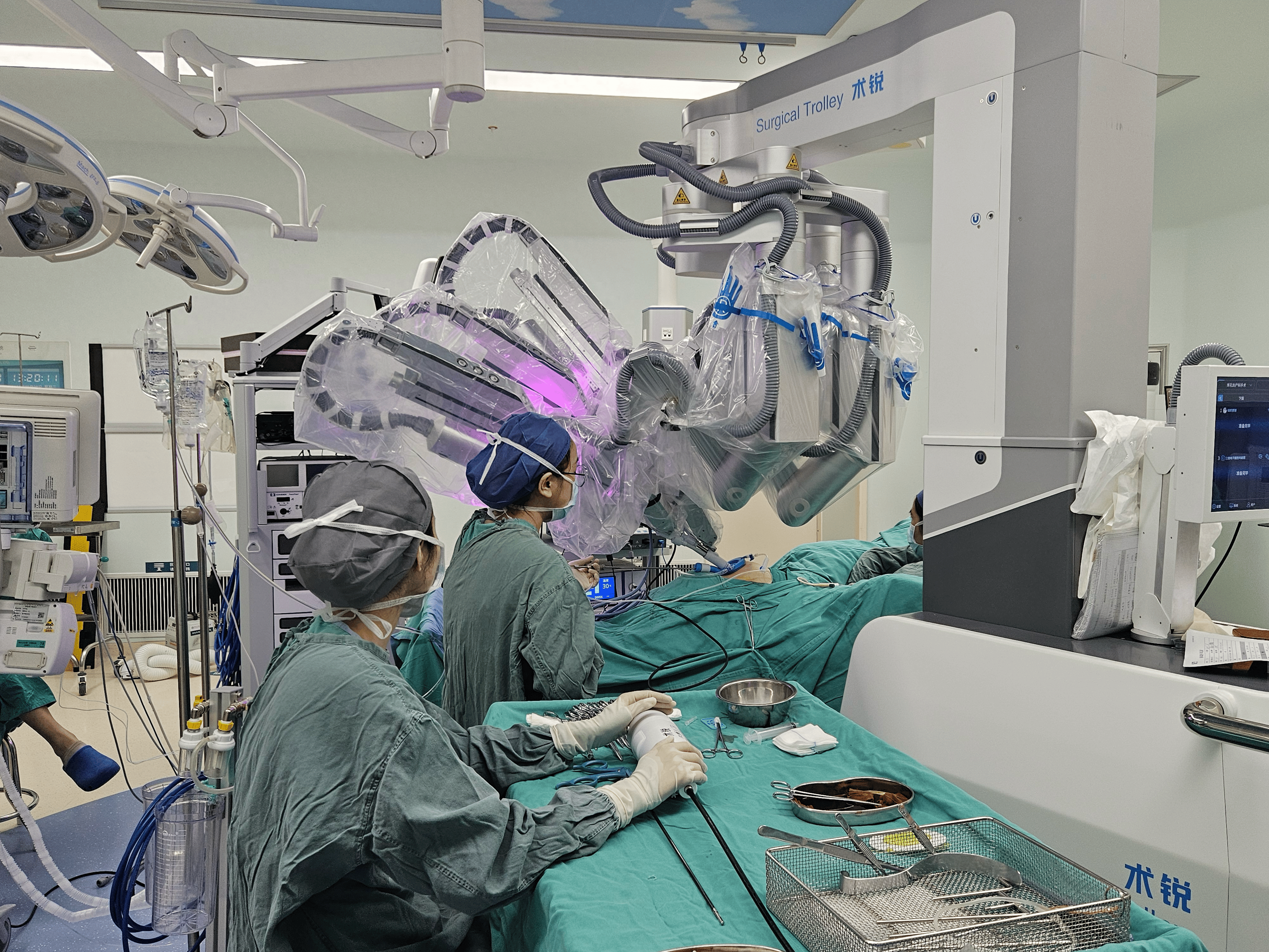 郑大一附院纪妹教授团队完成河南省首例单孔机器人手术