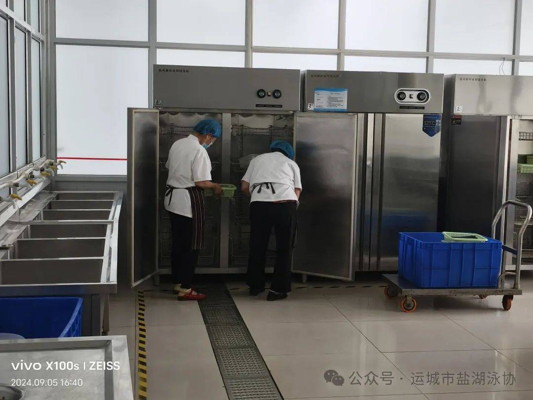 康杰中学开展"家校合作促成长" 邀请高三家委会进校园监督检查