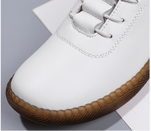 的是牛二层皮,面料柔软亲肤,鞋底采用的是牛筋鞋底,足够有弹性和韧性