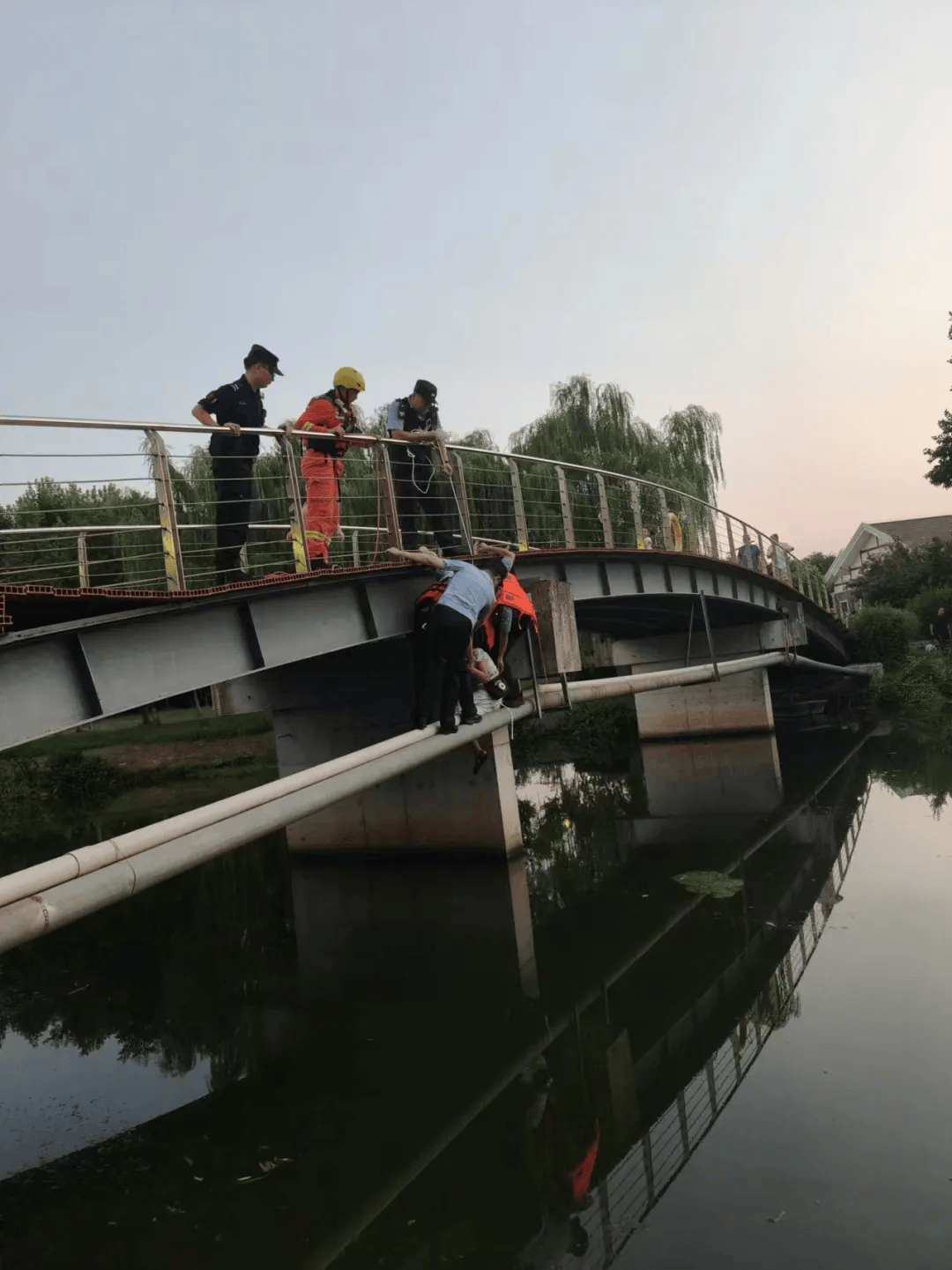 霞浦山河路跳河图片