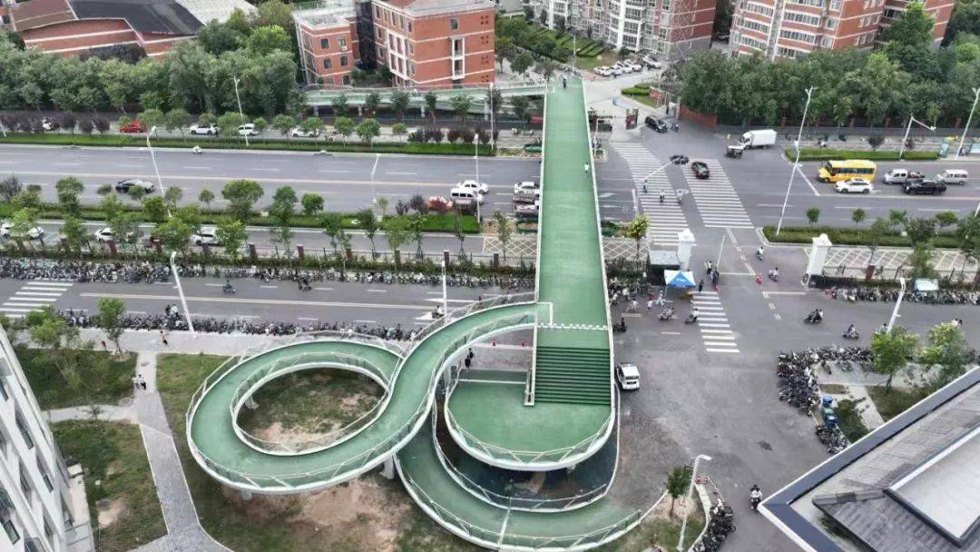 新乡第5座过街天桥启用~_科技学院_大道_河南