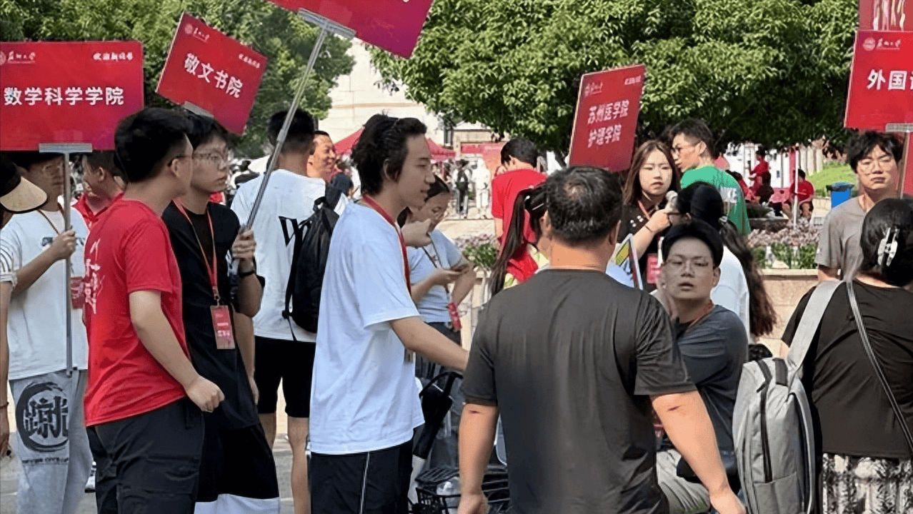 原创
            感动，脑瘫男孩姚俊鹏，因为他苏州大学这个专业在1楼上课-脑瘫男孩姚俊鹏