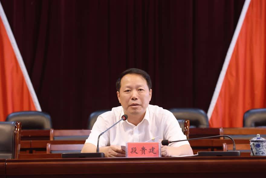 段贵建:培优人民教师 奋力推动江华教育事业高质量发展