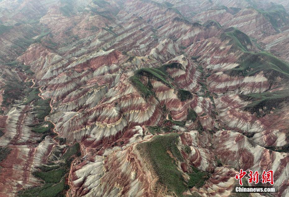 探访兰州水墨丹霞地貌(图1)