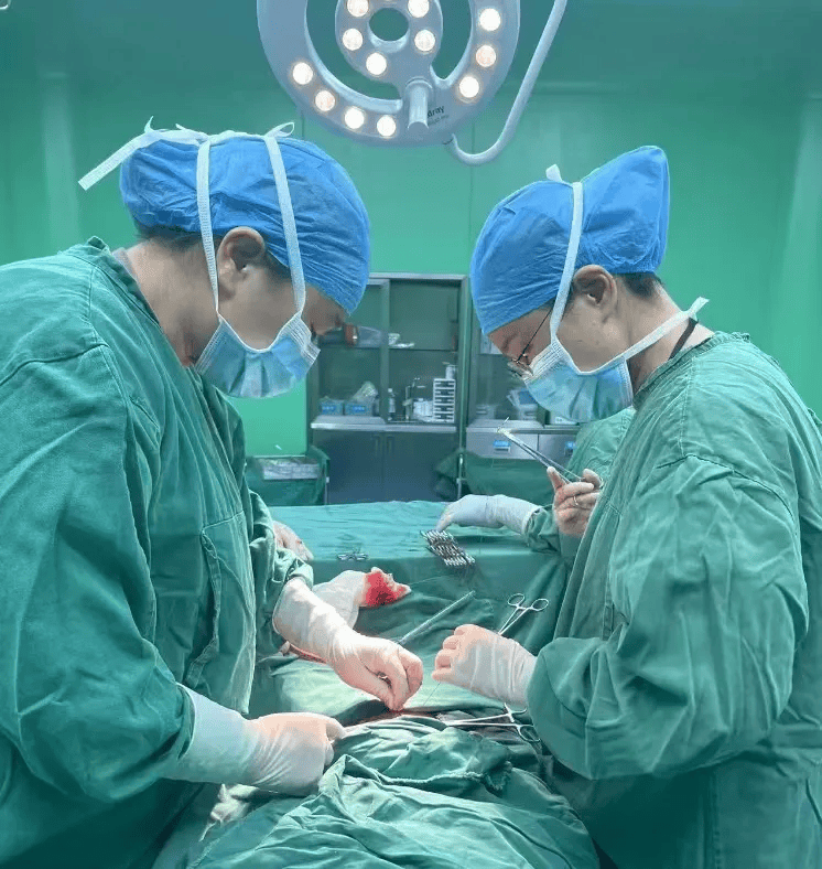 驻点帮扶专家刘艳红到威宁四中开展青春期心理健康教育讲座