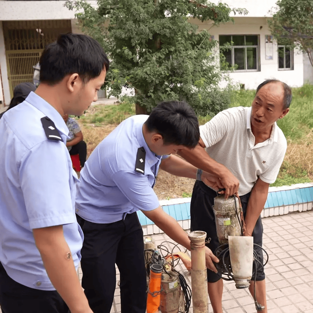 京山公安成功抓获犯罪嫌疑人黄某某!