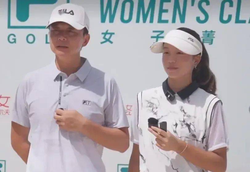 刘奕君女儿亮相高尔夫职业赛,13岁刘悦淇亭亭玉立,模样很像爸爸