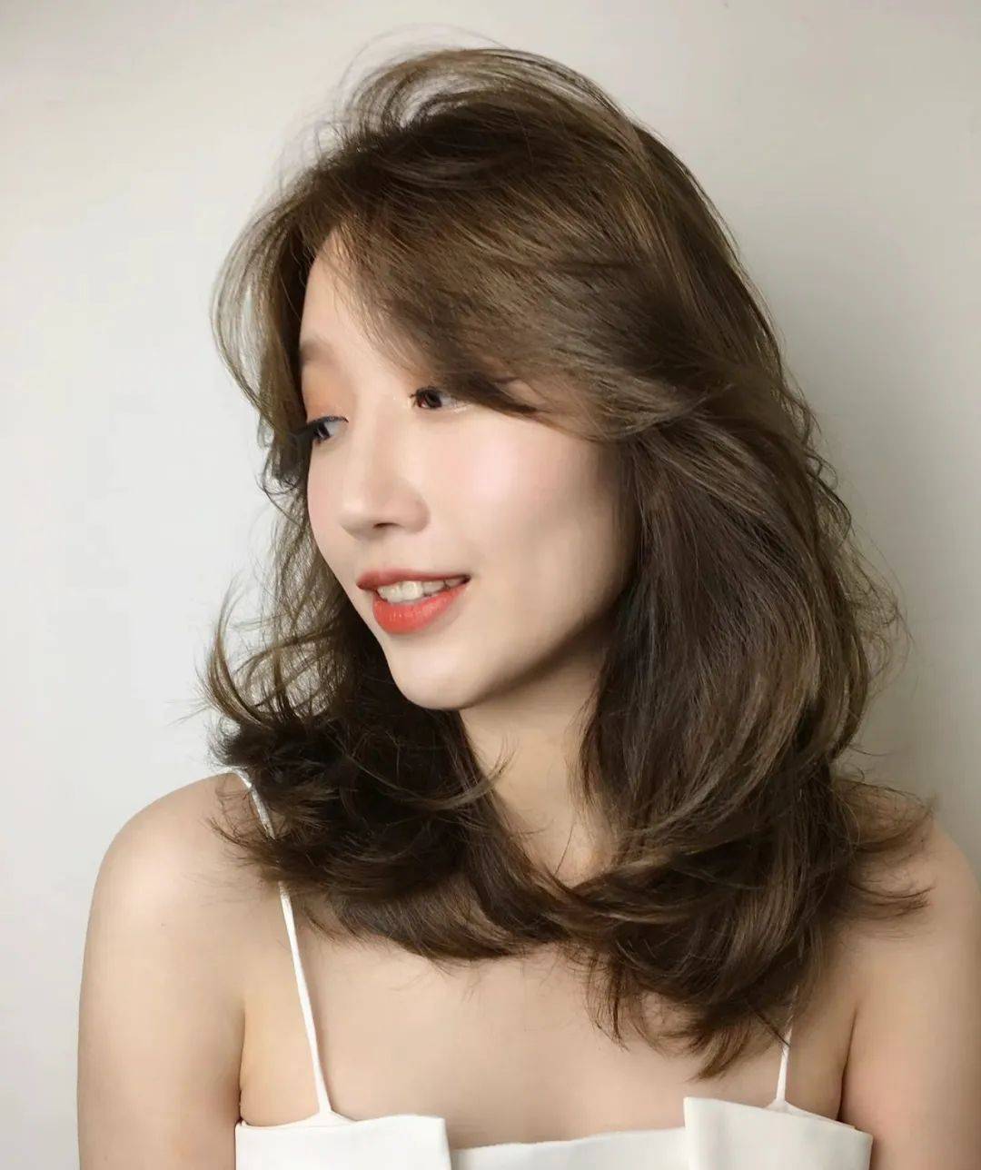 层次感中发烫发摆脱路人感