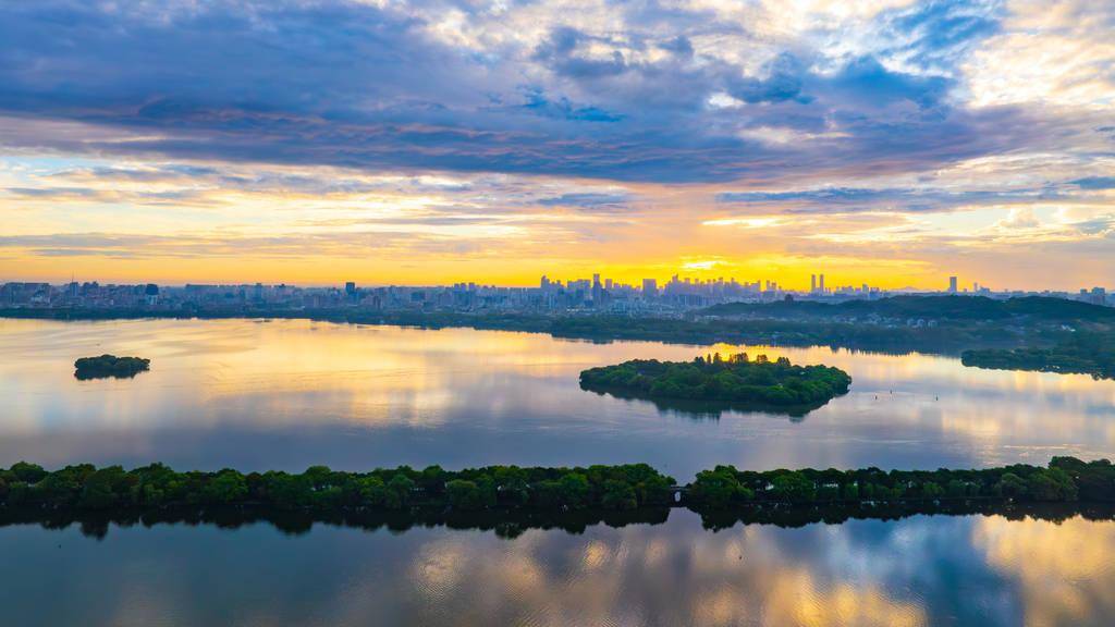 杭州:西湖日出朝霞漫天