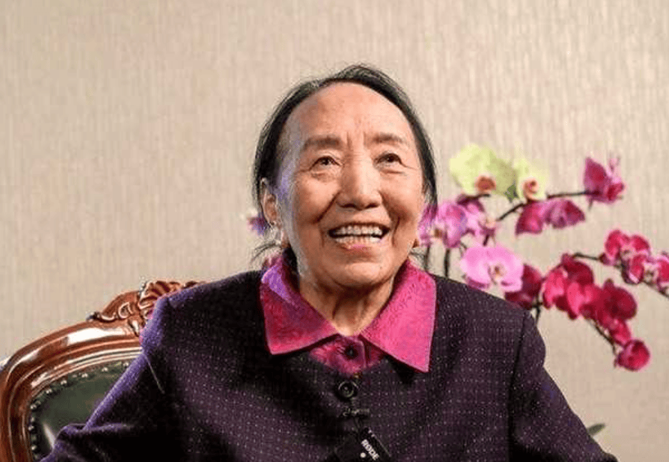 人民艺术家才旦卓玛,嫁大6岁军官丈夫,晚年却白发人送黑发人!