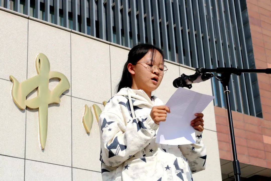 沙湾一中举行"加大推普力度 筑牢强国语言基石"主题升旗仪式活动