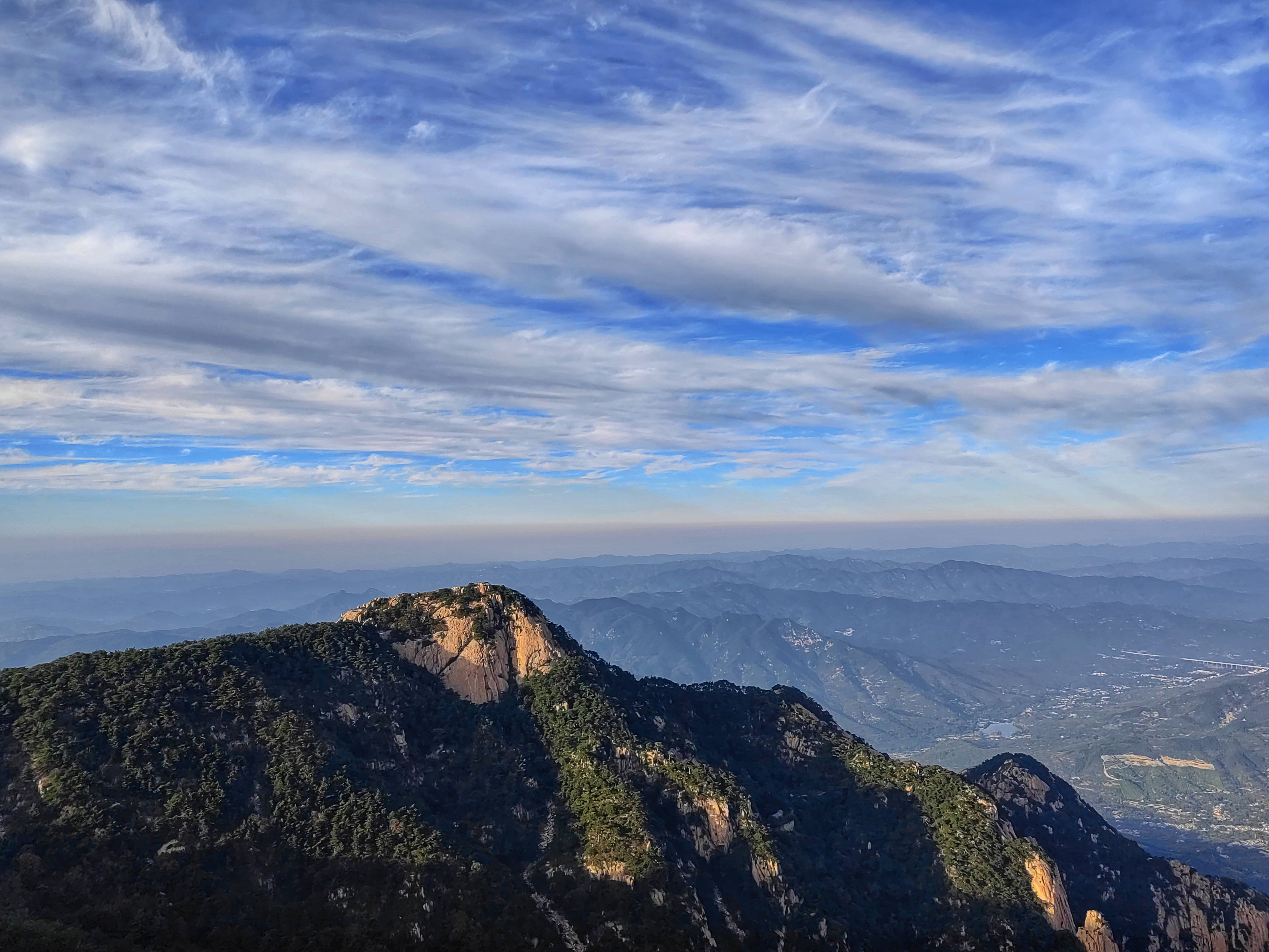 泰山山顶的风景图片