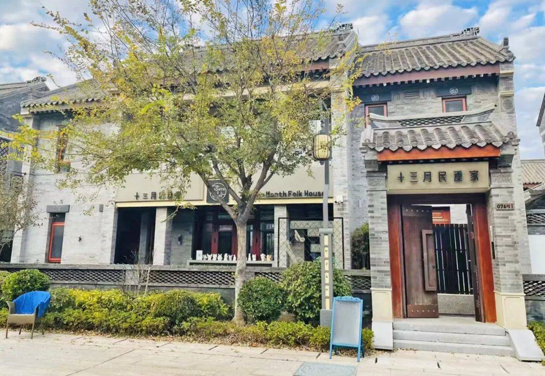 坐落于即墨古城内墨城南街的十三月民谣家民宿,一经落成,便吸引赵照