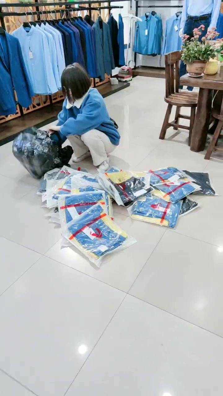 开启春款模式卖衣服我是认真的 春款上新 热爱服装的小姐姐