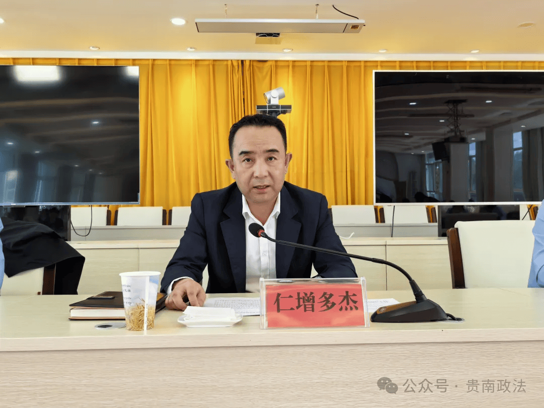 9月23日下午,贵南县举办政法系统政治轮训开班仪式,县委书记薛顺云对