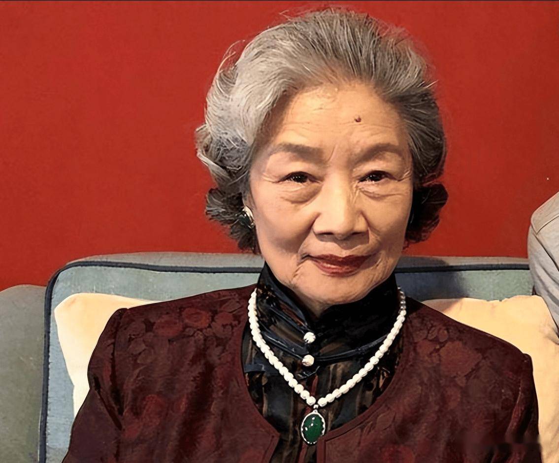 "人生赢家"吕中:儿子是导演,儿媳是影后,女儿是她一生的骄傲