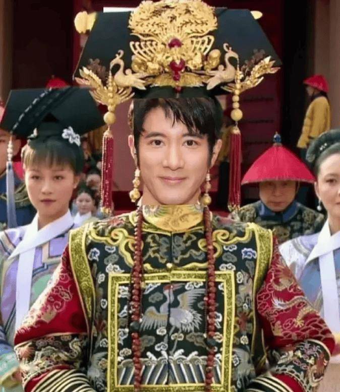 因为李治廷和王力宏长得很像,俩人同