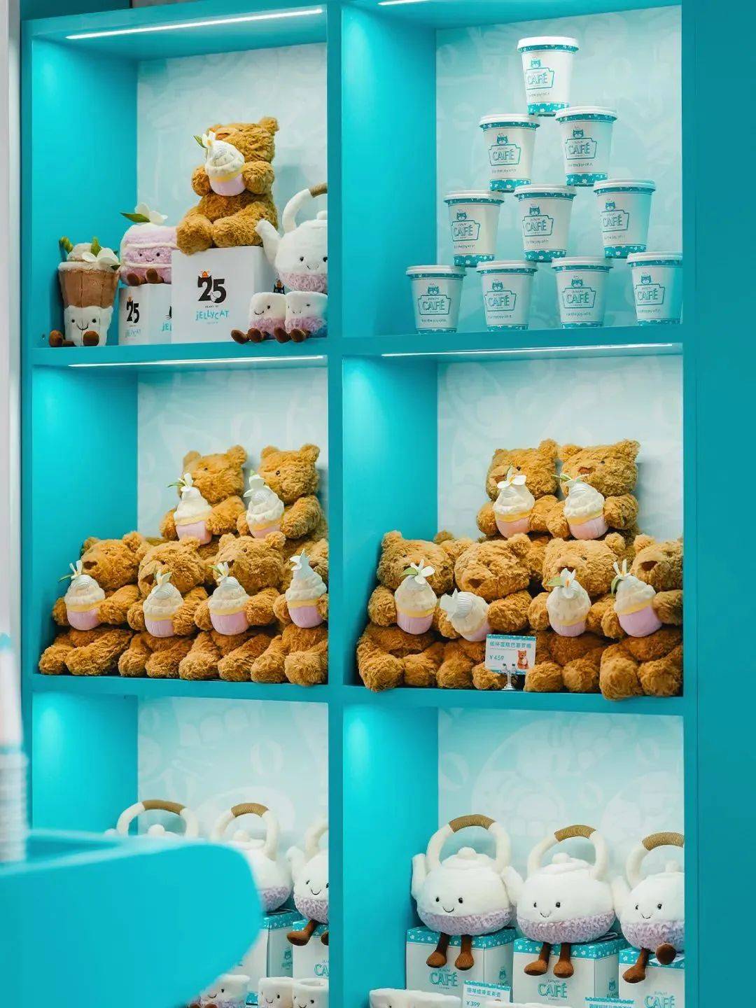 品牌故事｜Jellycat：一个让成年人情绪价值拉满的英国玩具品牌_Gatacre_William_设计