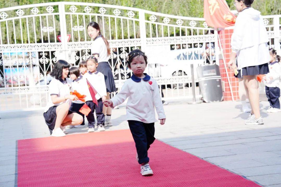 祝福祖国 见证成长——沈阳市育才幼儿园开展2024级小班"成长礼"活动