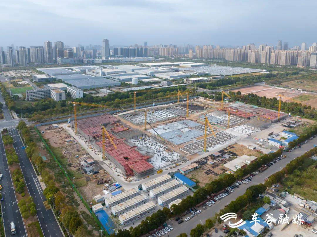 武汉经开区杉杉奥特莱斯项目国庆节迎来建设高峰，预计2025年春节前主体封顶_商业_施工