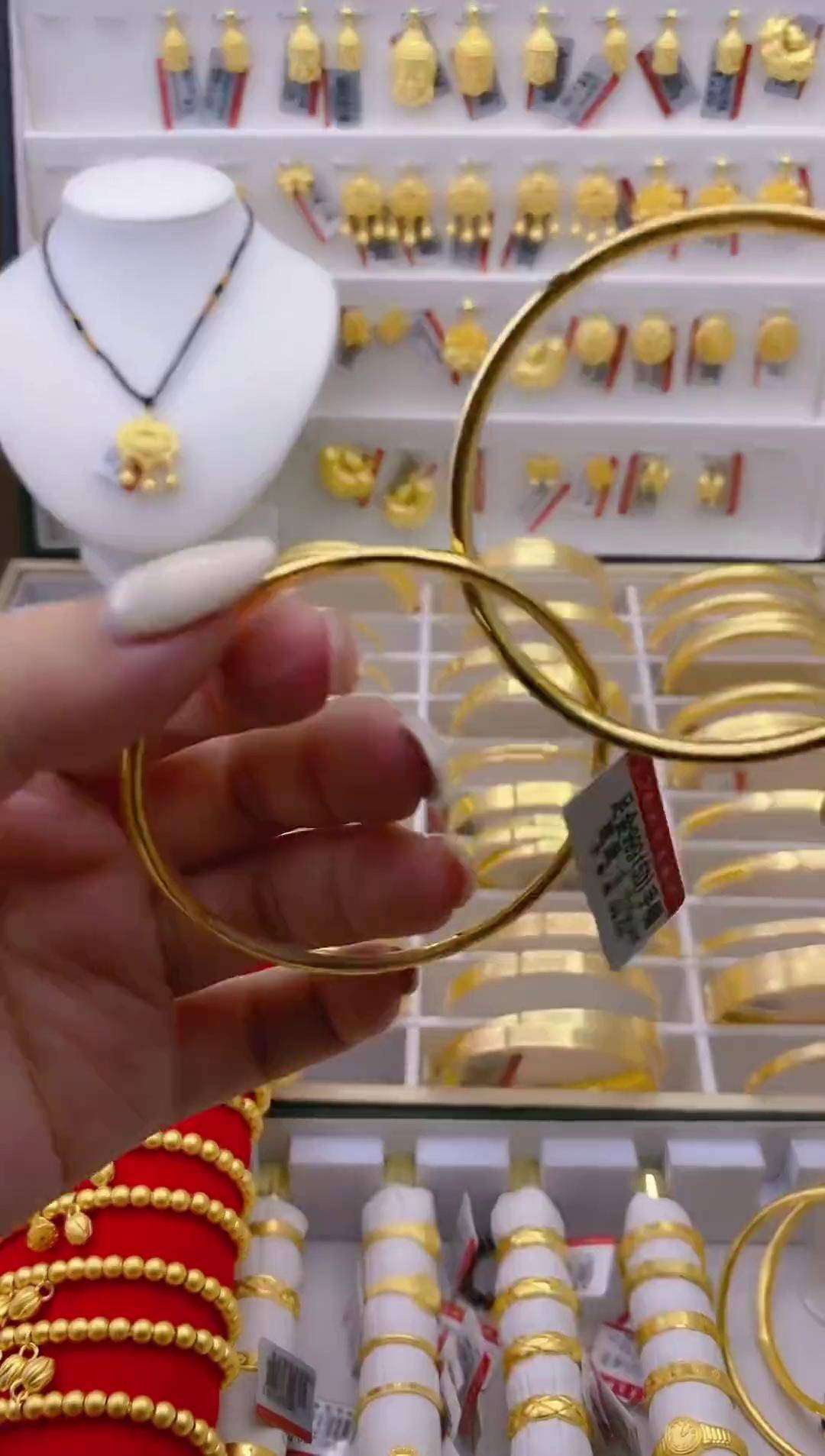 新款环环相扣双环手镯到货啦有喜欢的姐姐十点锁定直播间哦黄金 礼物