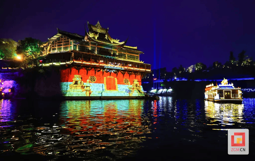 自贡南湖夜景图片