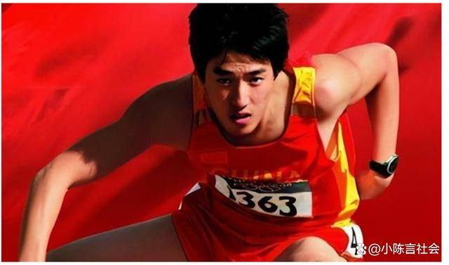 刘翔现在住在美国,和他的妻子吴莎一起过着甜蜜的日子!