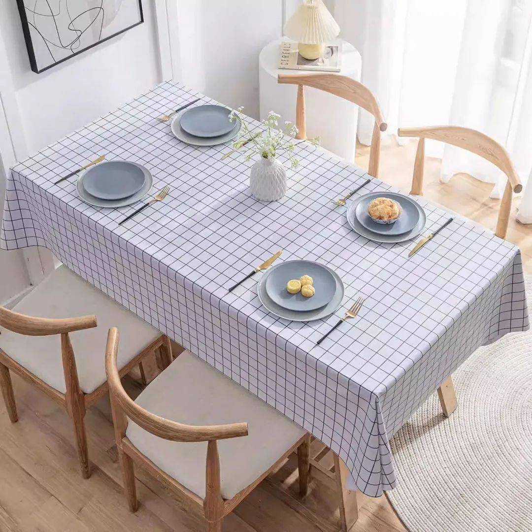 pvc桌布新潮流,防水防油免洗,打造学生书桌新风尚!