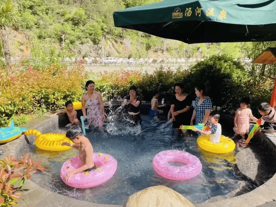 天气凉爽,卢氏康养温泉游热