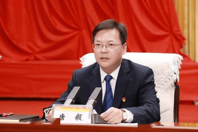 代理市长,2020年3月当选市长,2021年4月任乌海市委书记,至此番调整