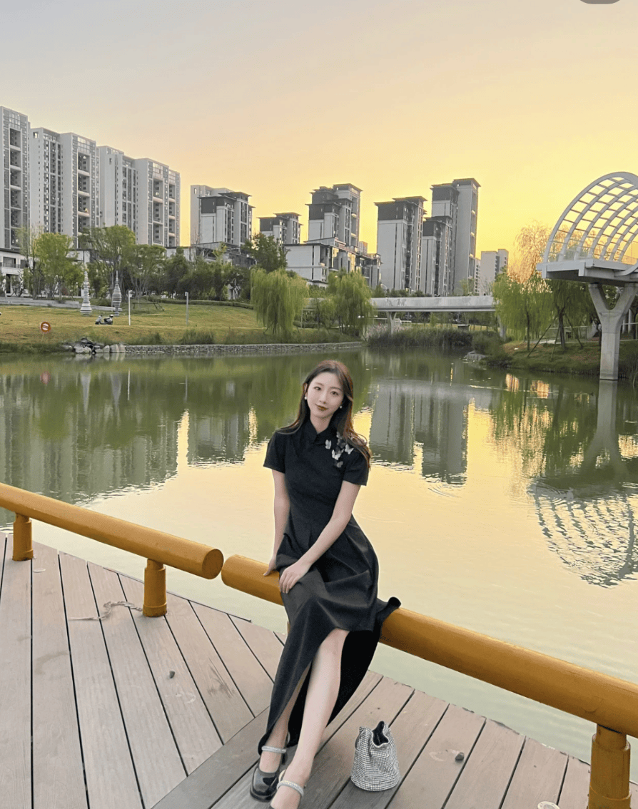 最近的年轻人，流行去富人小区旅游