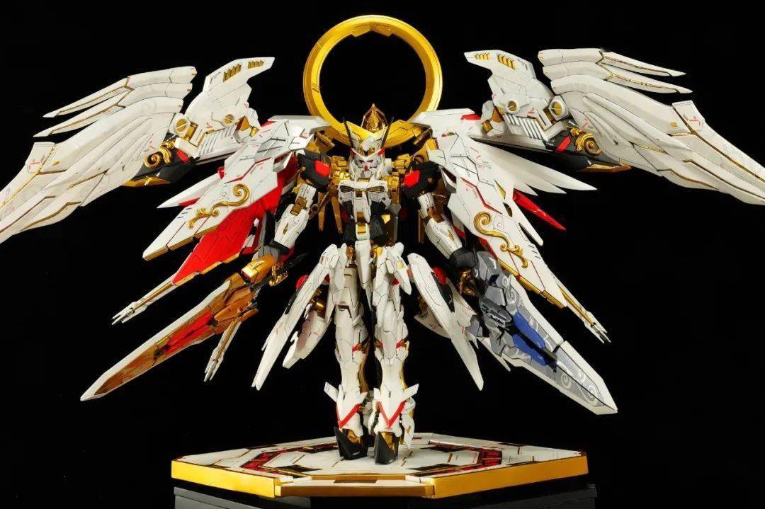 华丽的女王机体,异端金色机天照