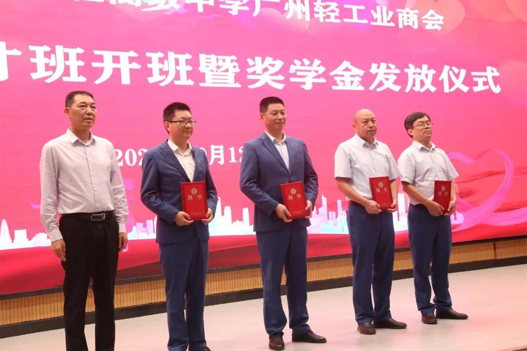 天门这所学校英才班开班!百名学生喜领"英才奖学金"