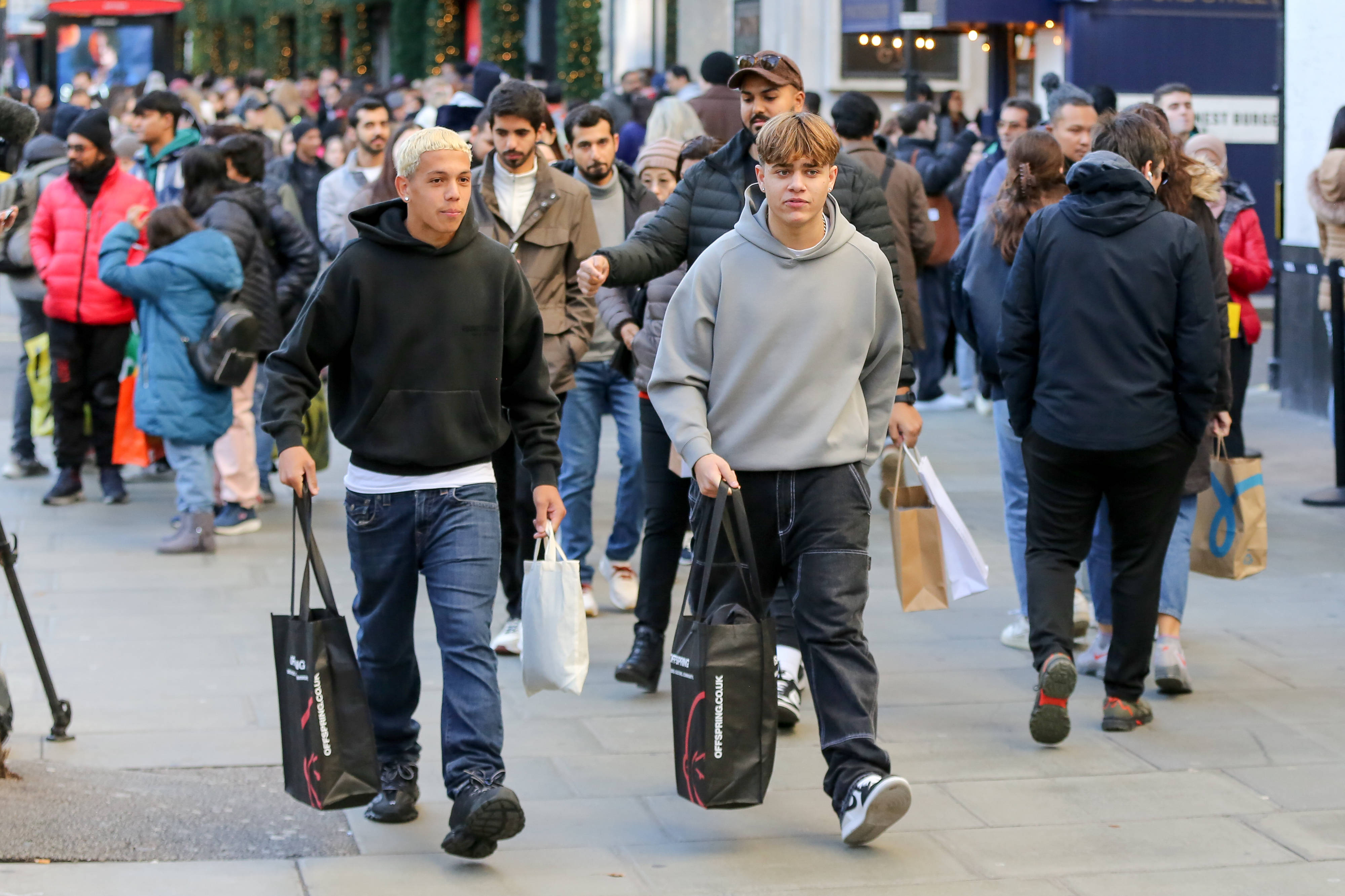 调查:英国成年人平均专心时长仅约17分钟