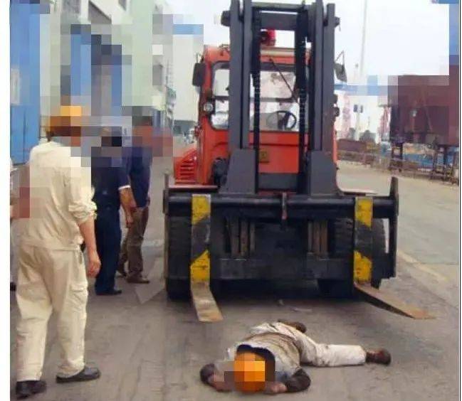 某制桶企业违章搬运设备,副总经理被挤死