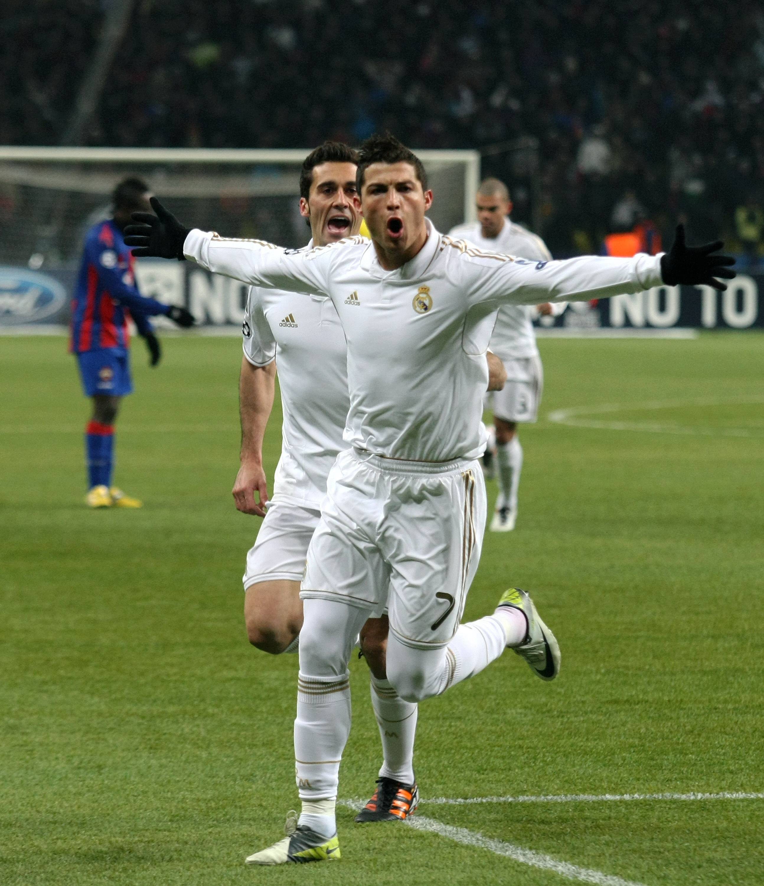 梦回金边罗?利雅得胜利发布第三球衣,酷似11/12赛季的皇马球衣