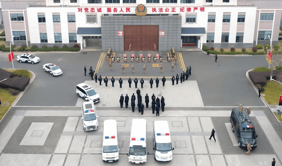 高墙内,他决定用这种方式"赎罪"