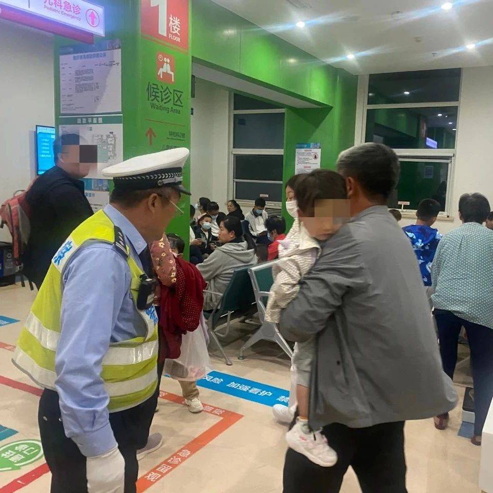 儿童突发抽搐,高新交警紧急护送就医_青岛市_指挥中心_警车