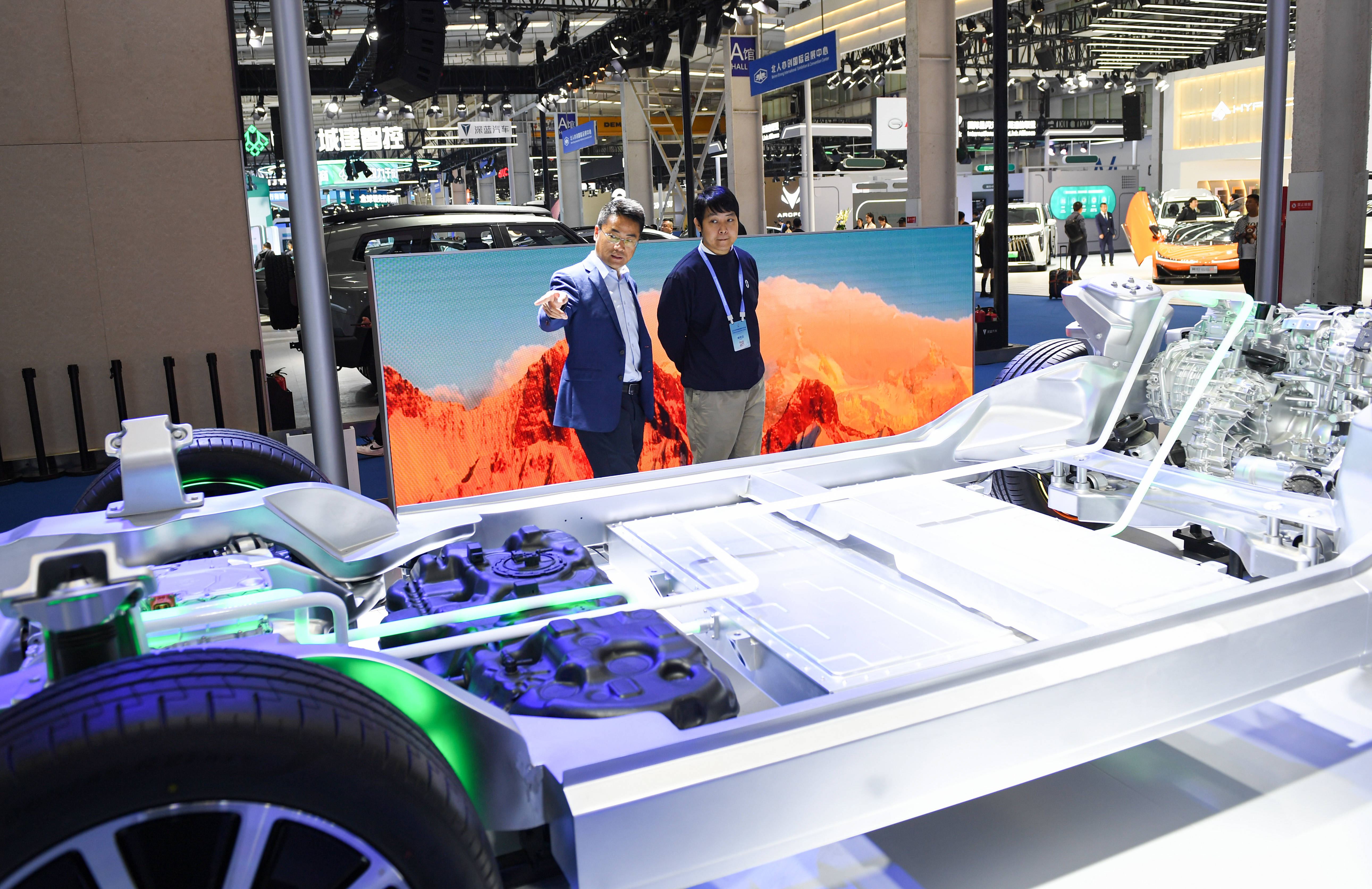 新华鲜报丨“箱”约启程！奔赴锦绣