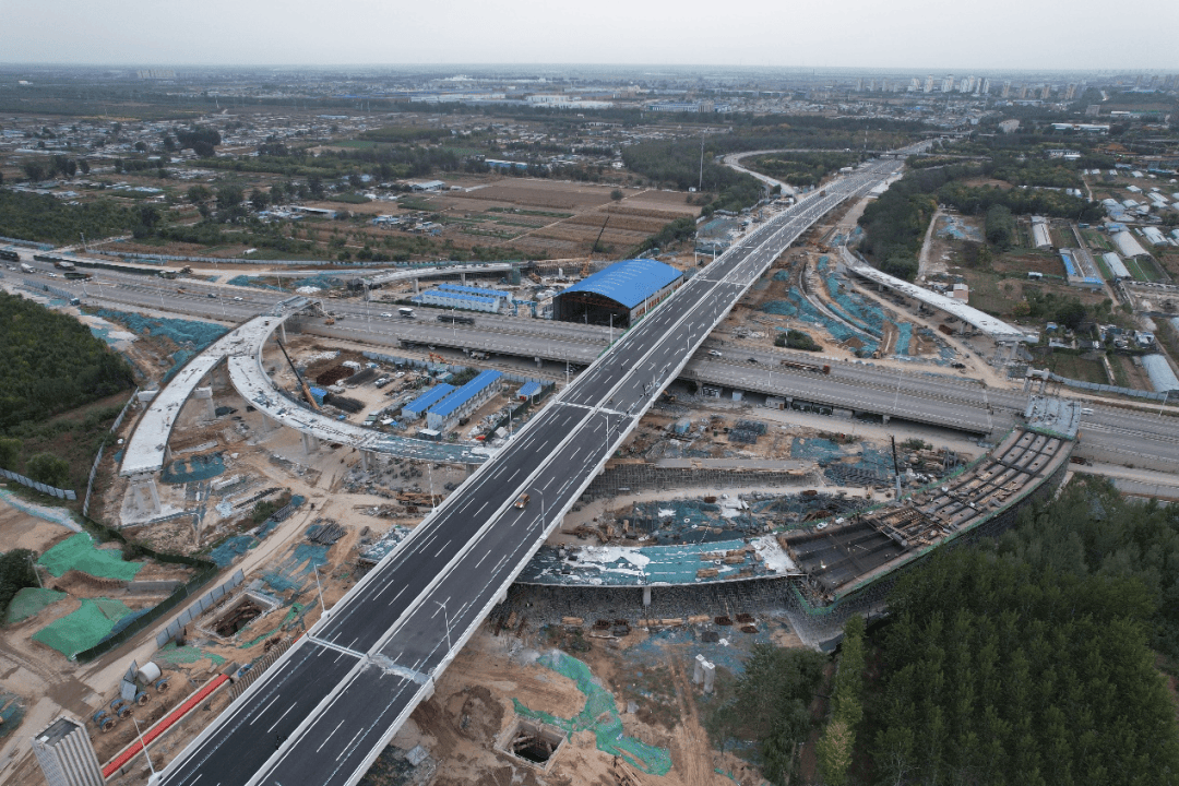 唐通路—二环线立交项目位于唐通路与二环线交会处,是唐山市委,市政府
