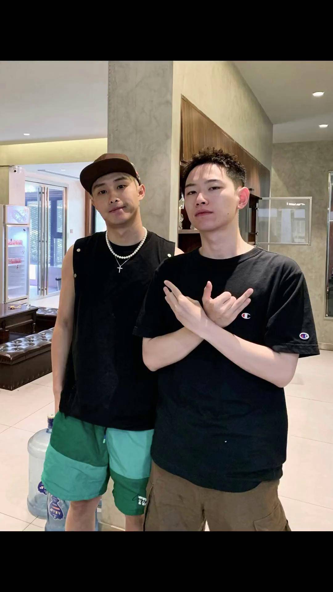 莫懂山霸魔动闪霸 长沙男士发型设计 前刺发型