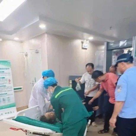 惊险!广西女子被毒蛇咬伤,面色青紫……_钦州市_群众_病人